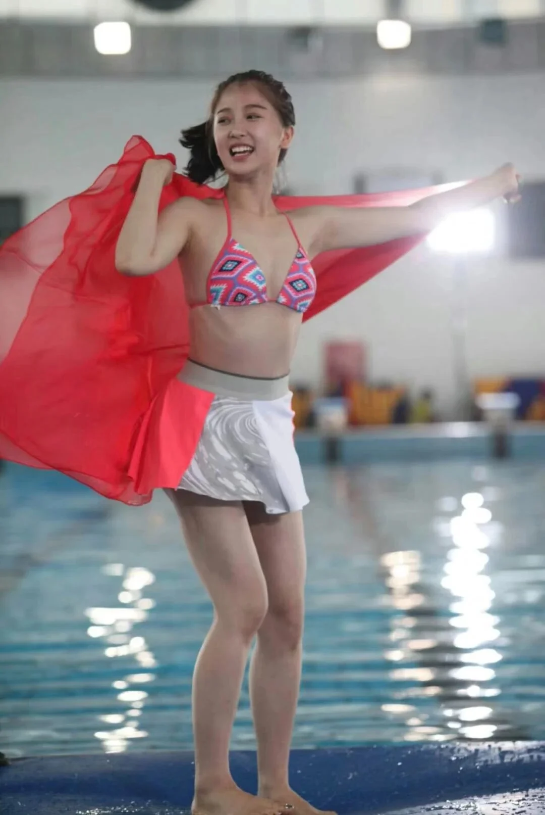 虞书欣早期泳装生图，可爱都是从小开始的。