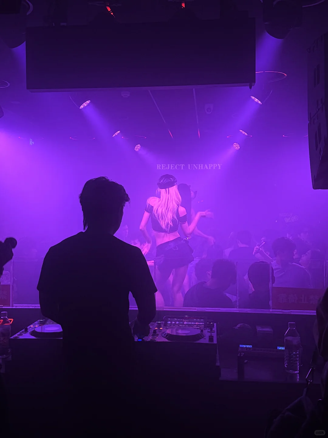 第一次去酒吧，被保安拦下来了