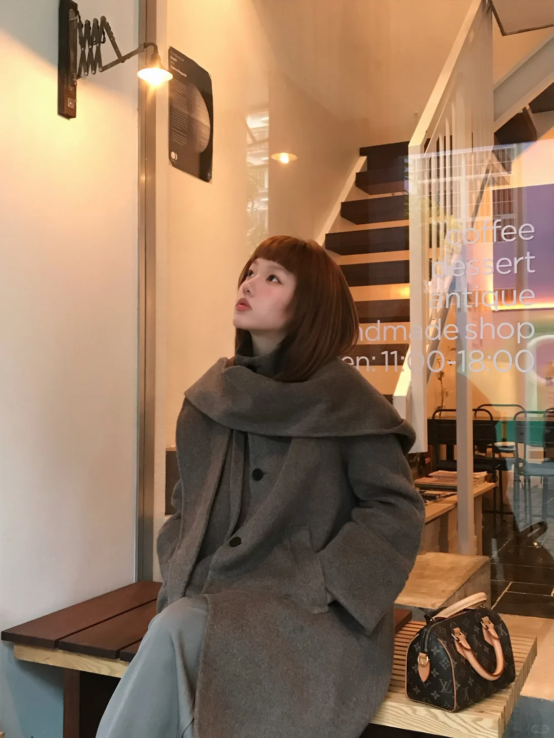 一穿大衣就自动冷脸扮熟女