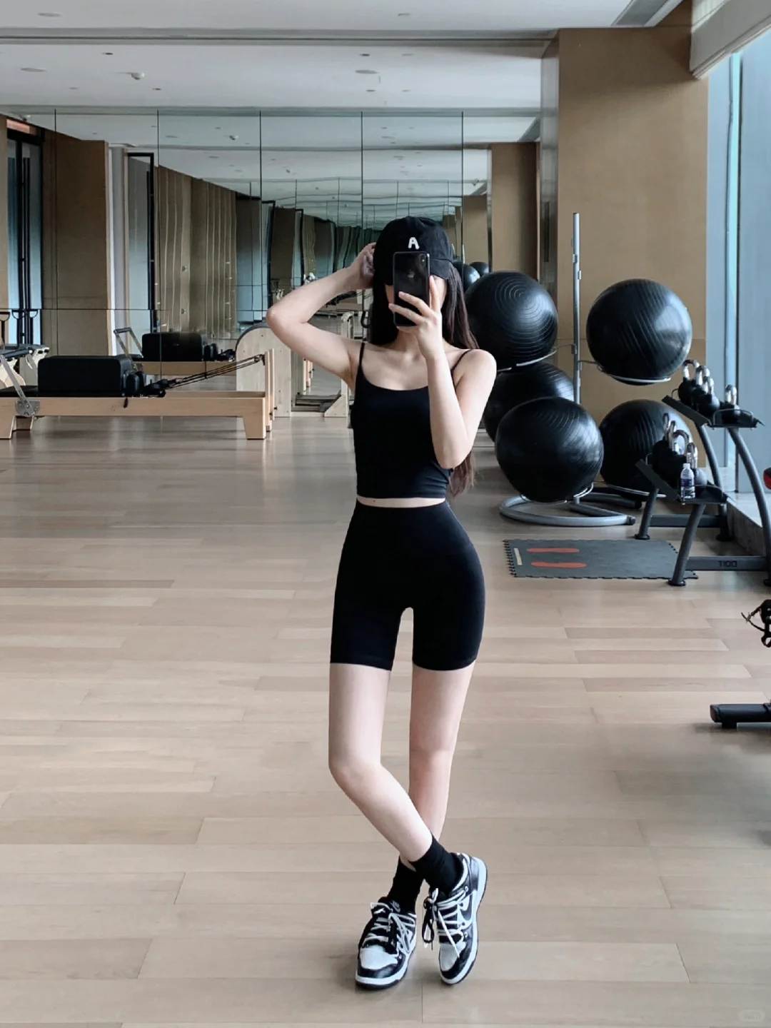 显瘦神器来啦！all black瑜伽服上身就是辣妹