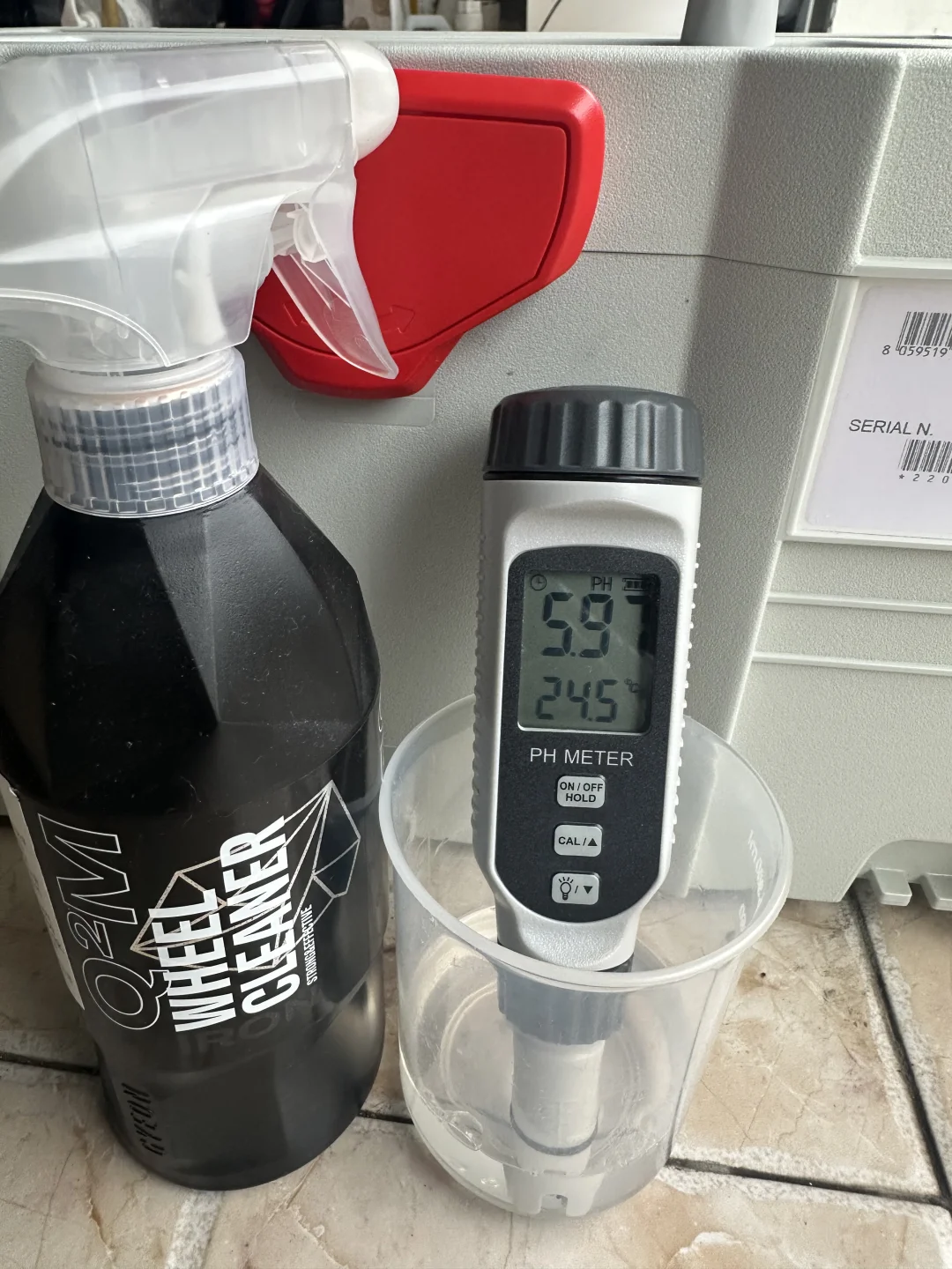 带铁粉清洁剂功能的轮毂清洁剂PH值