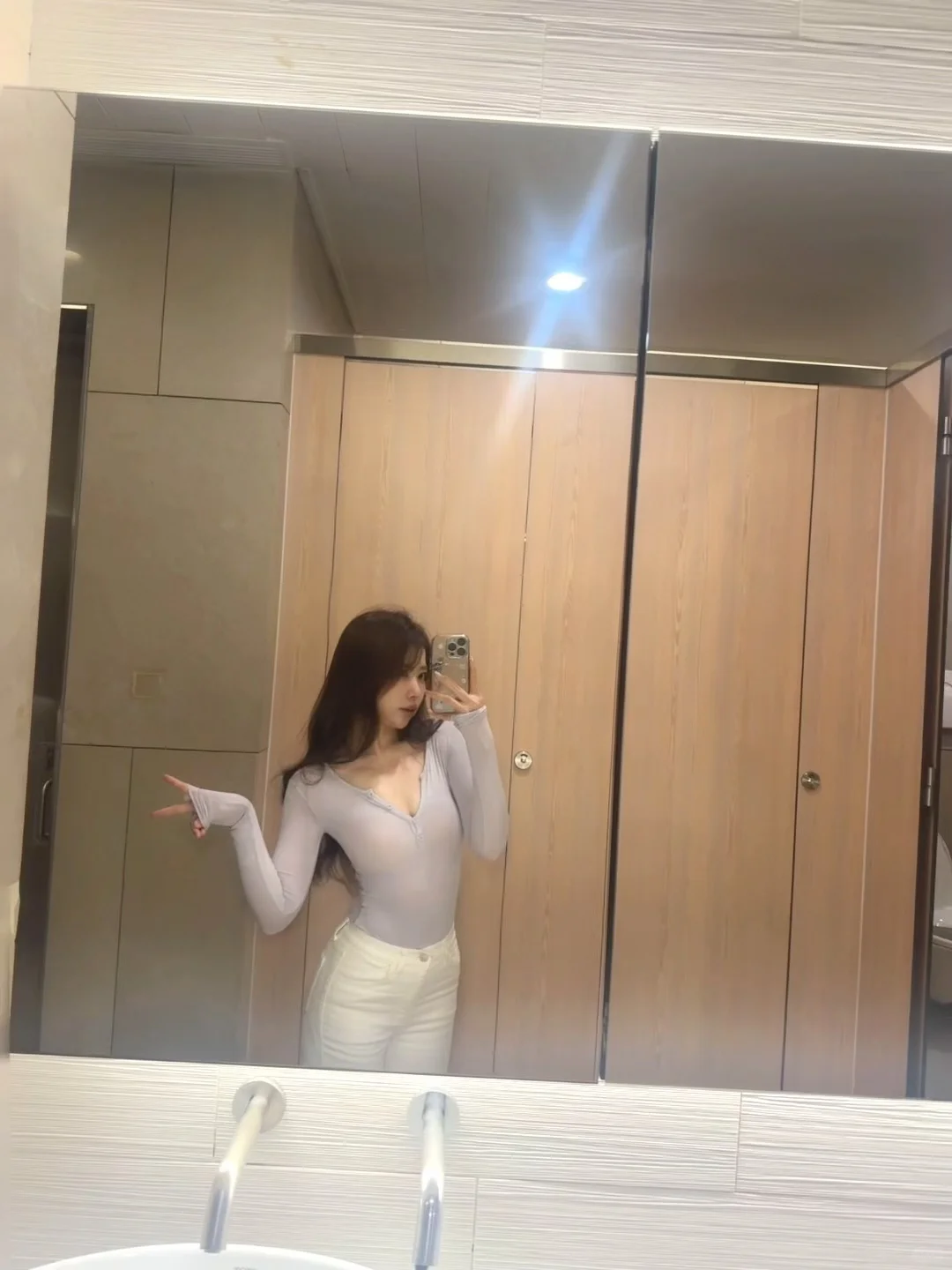 精致感穿搭get！显身材还温柔，纯欲到犯规