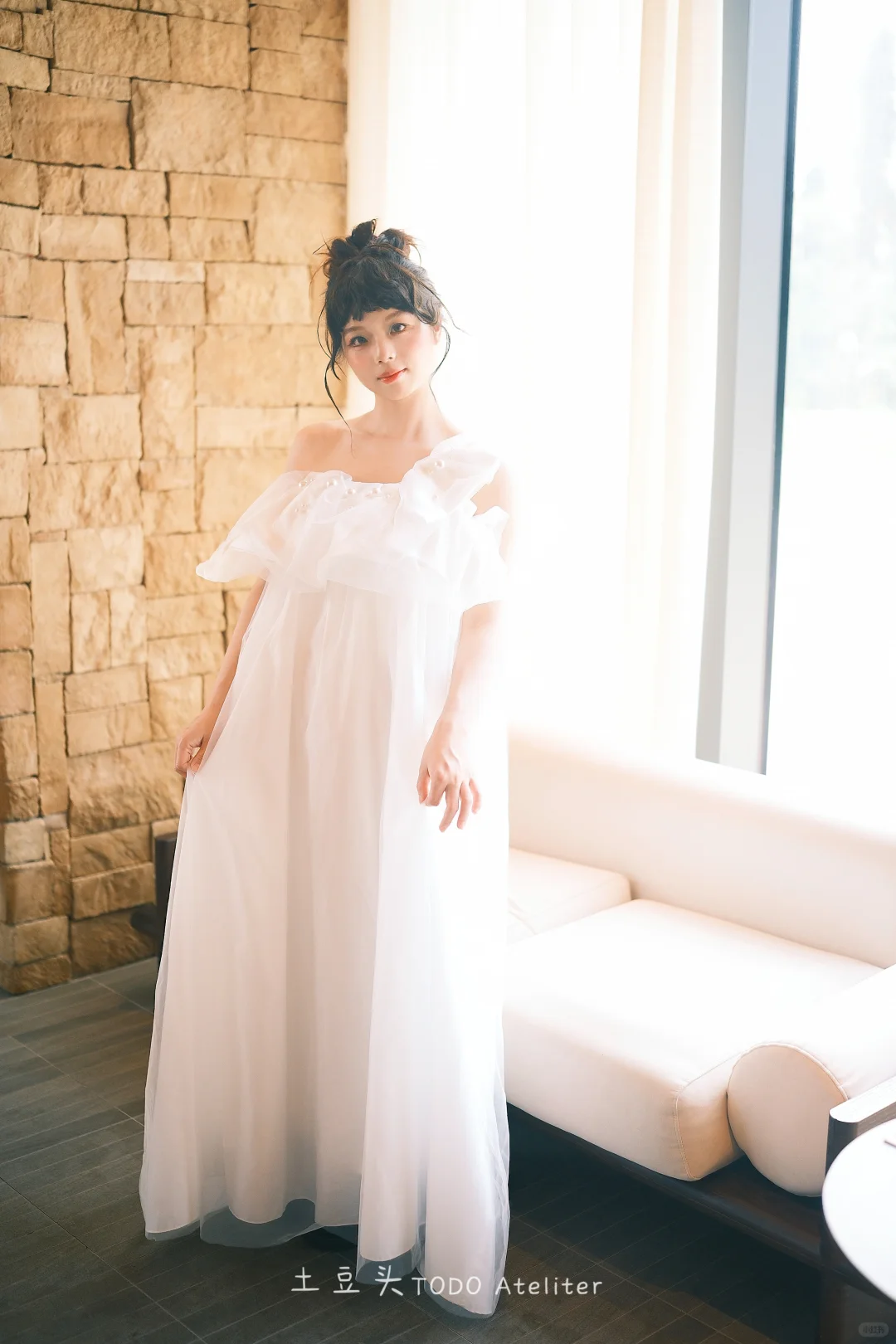 谁懂啊！晨袍造型都够出个写真集啦，