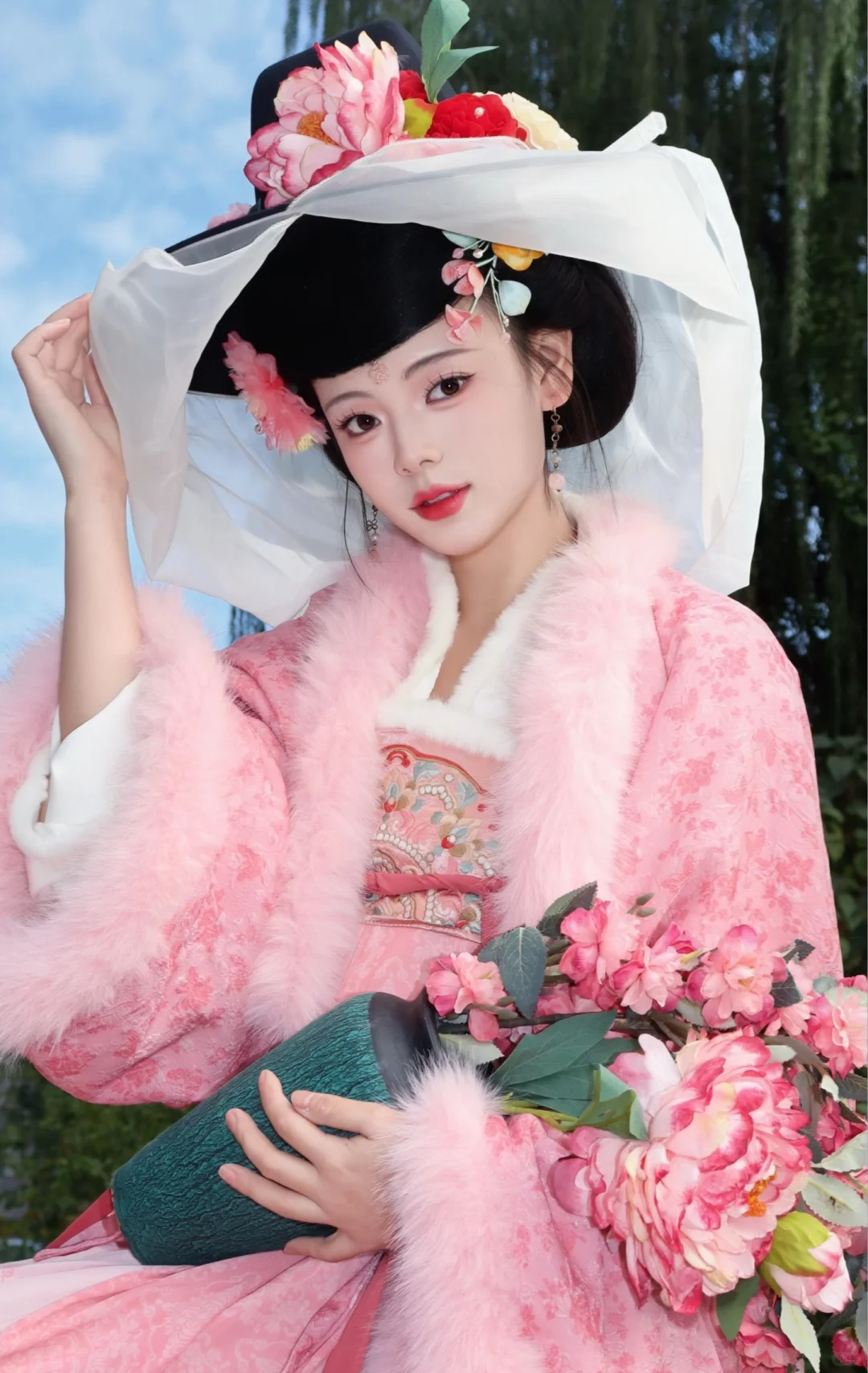 “她如花儿般娇艳明媚”