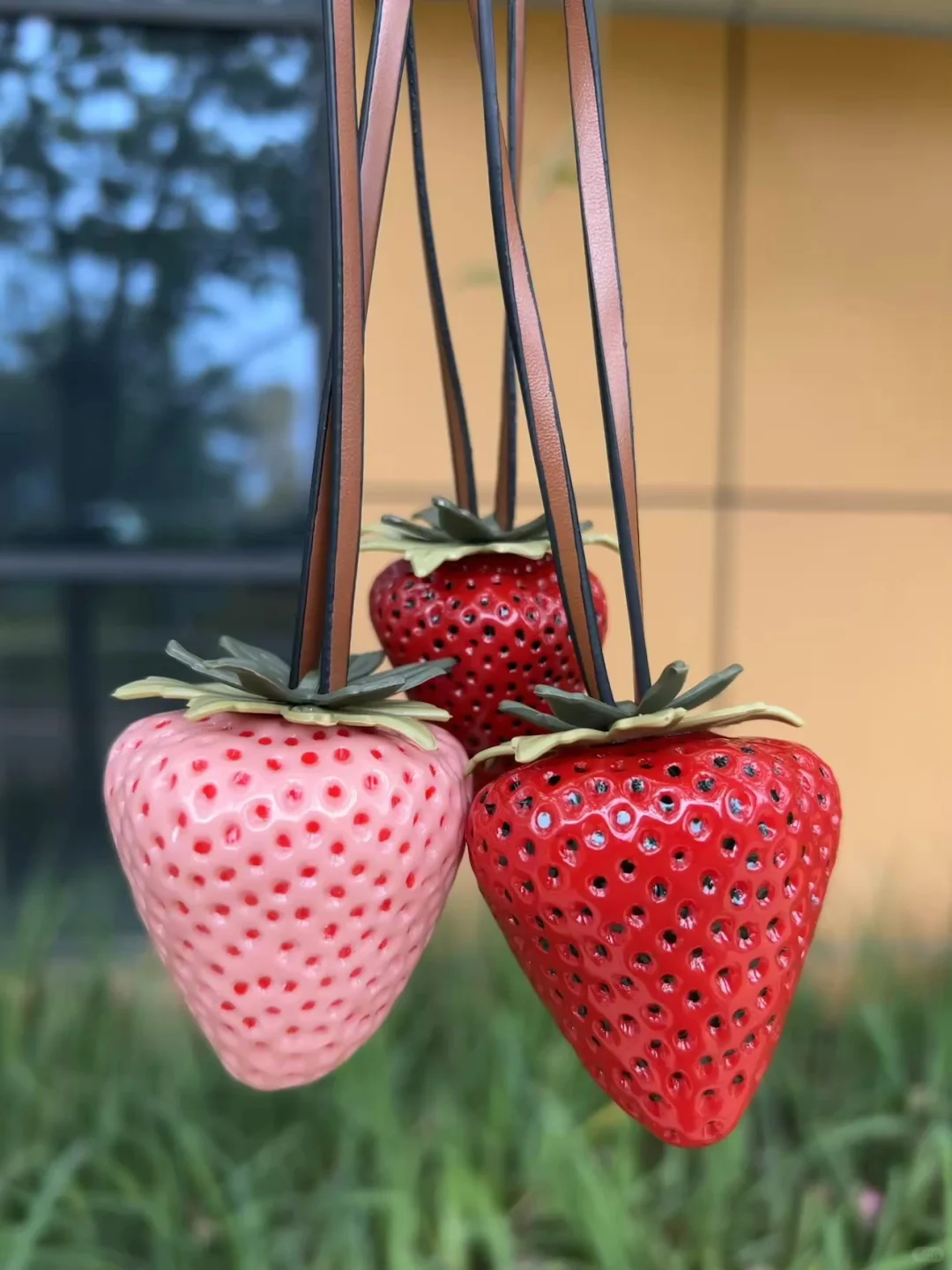 淘到宝‼️超值草莓🍓挂件哄我上班💼太治愈了