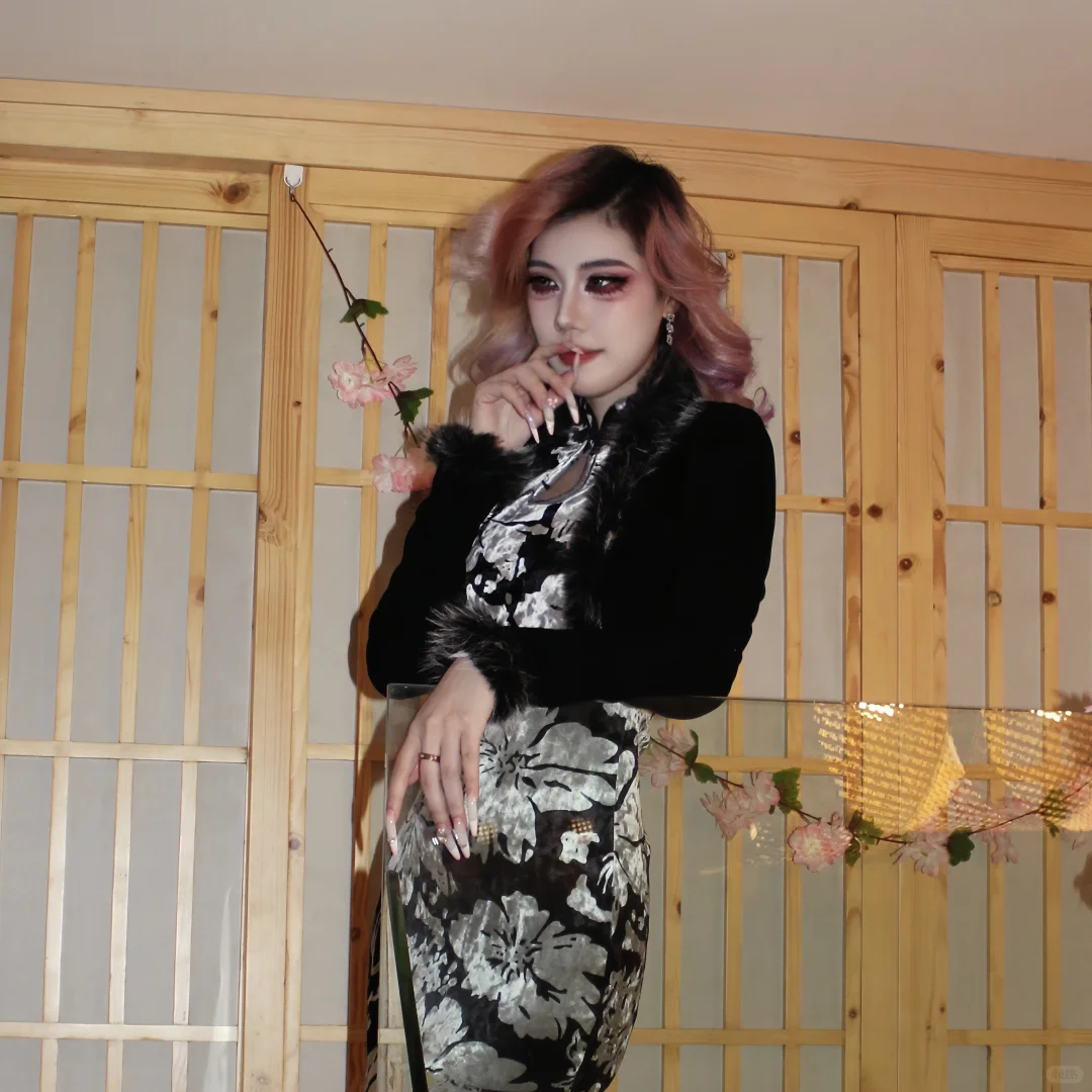 人们总是不会对漂亮女人太绝情