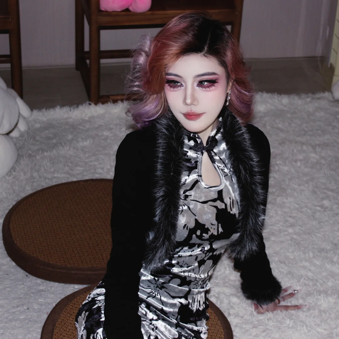 人们总是不会对漂亮女人太绝情