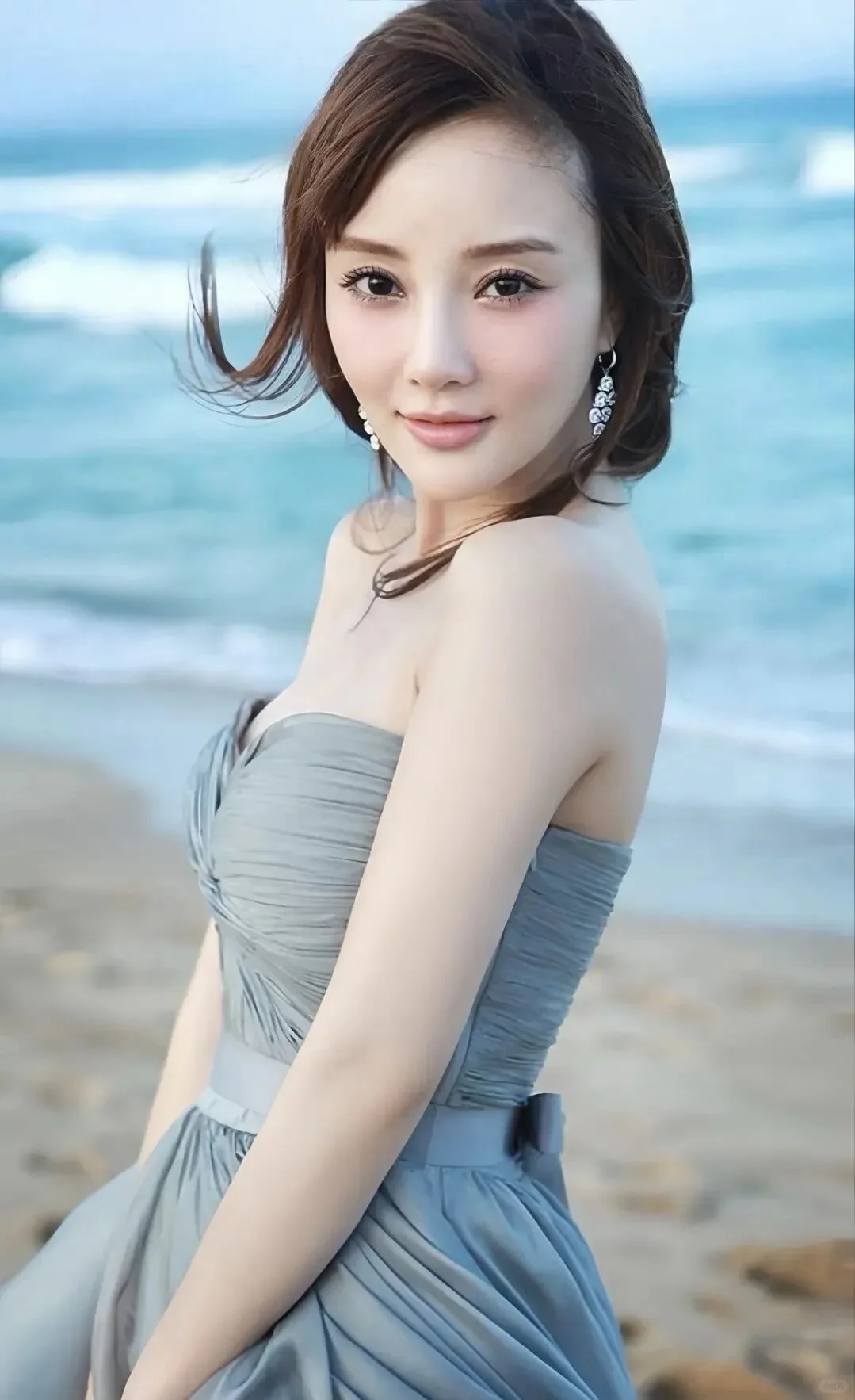 李小璐彻底放开了，穿健身衣身材丰腴