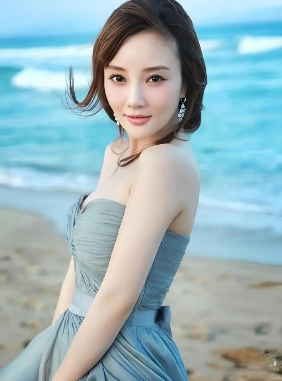 李小璐彻底放开了，穿健身衣身材丰腴