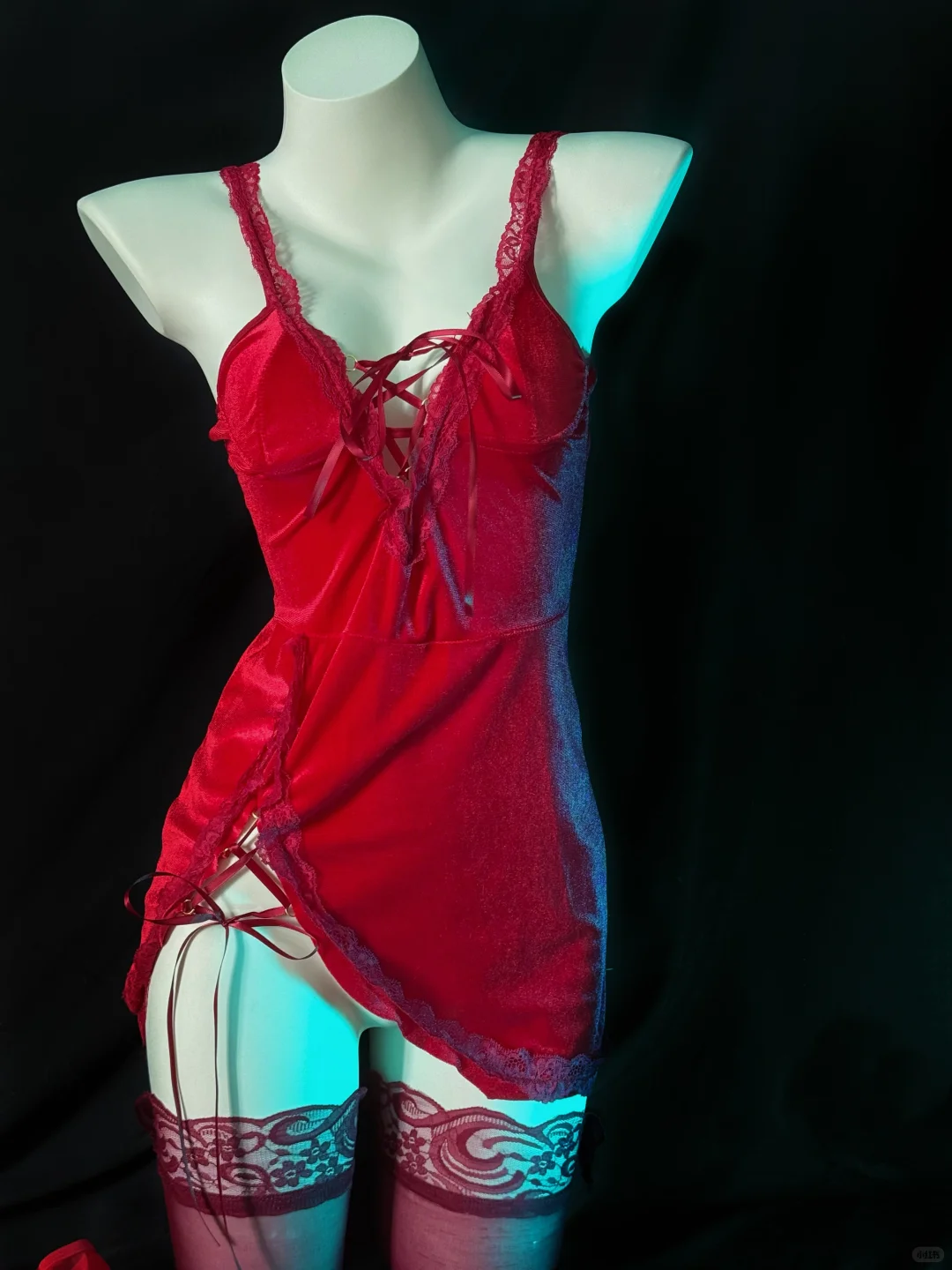 好显白的红色小吊带！！！