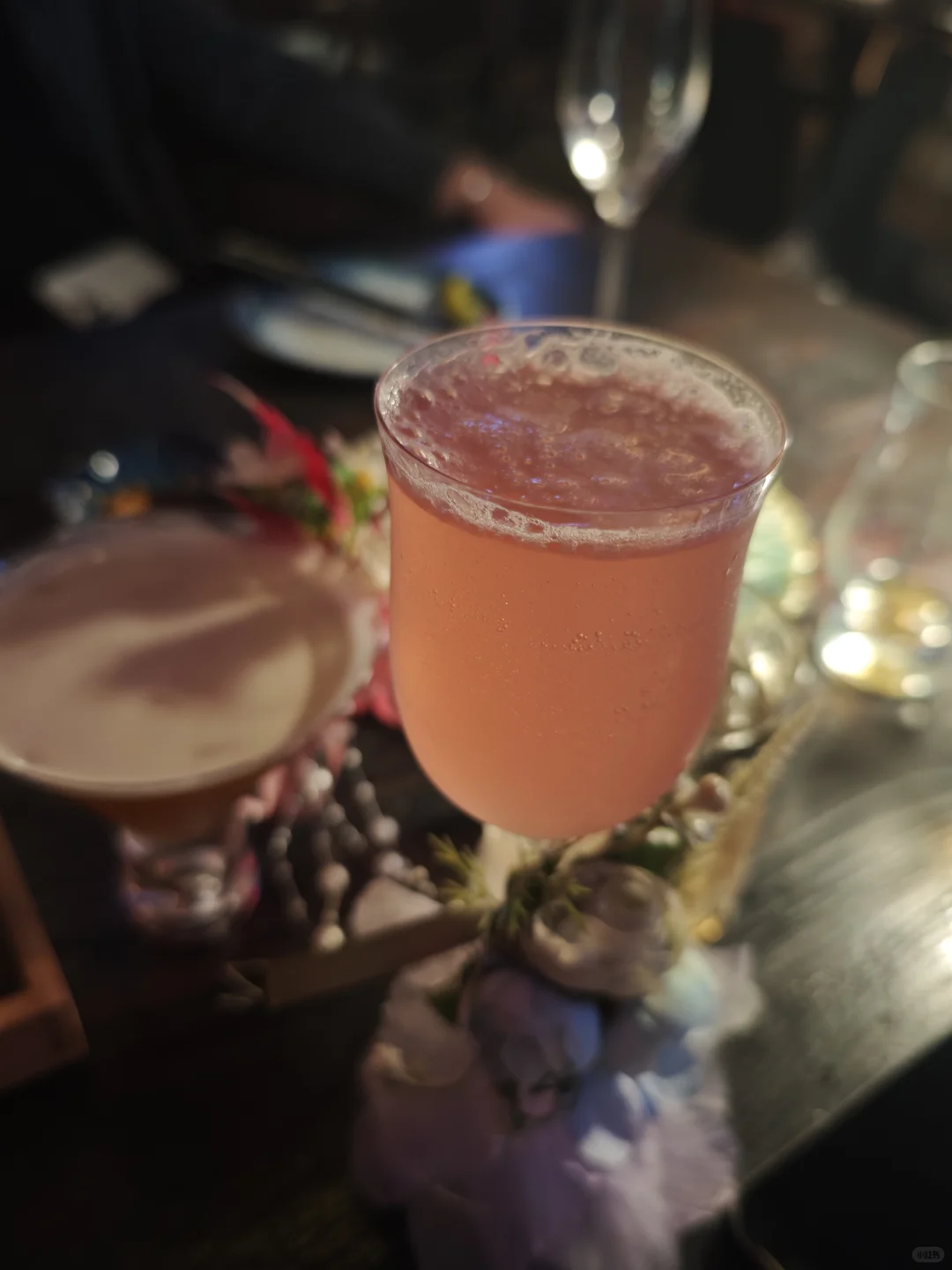 汕头夜生活新地标｜在鲨鱼面前吃刺身喝酒