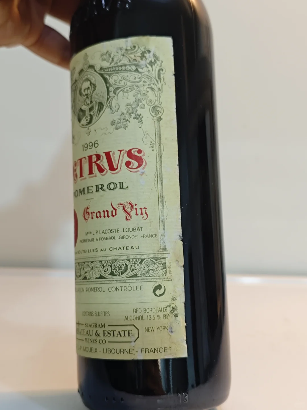 微瑕疵也是瑕疵！这瓶1996帕图斯要打几折？😬