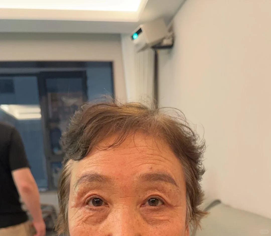 你看阿姨年轻了几岁？