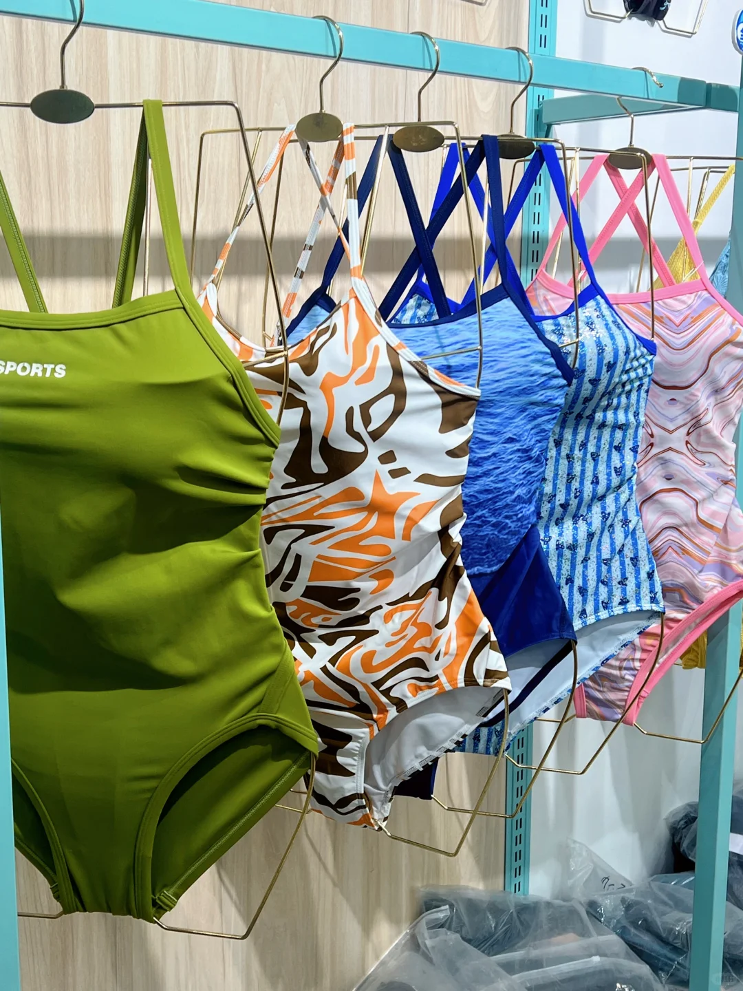 河南泳衣批发：泳装备一站式超划算