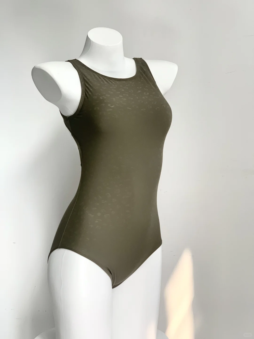 🍃绿色泳衣就是显白天花板！