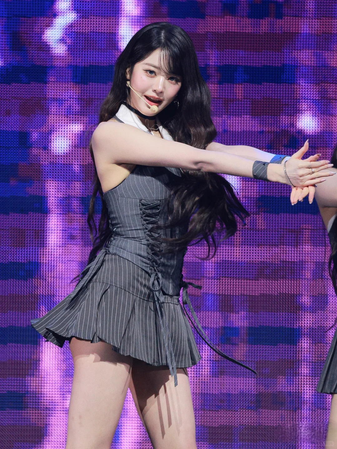 张元英2508舞台照 超清短裙白丝 微漏[640P]