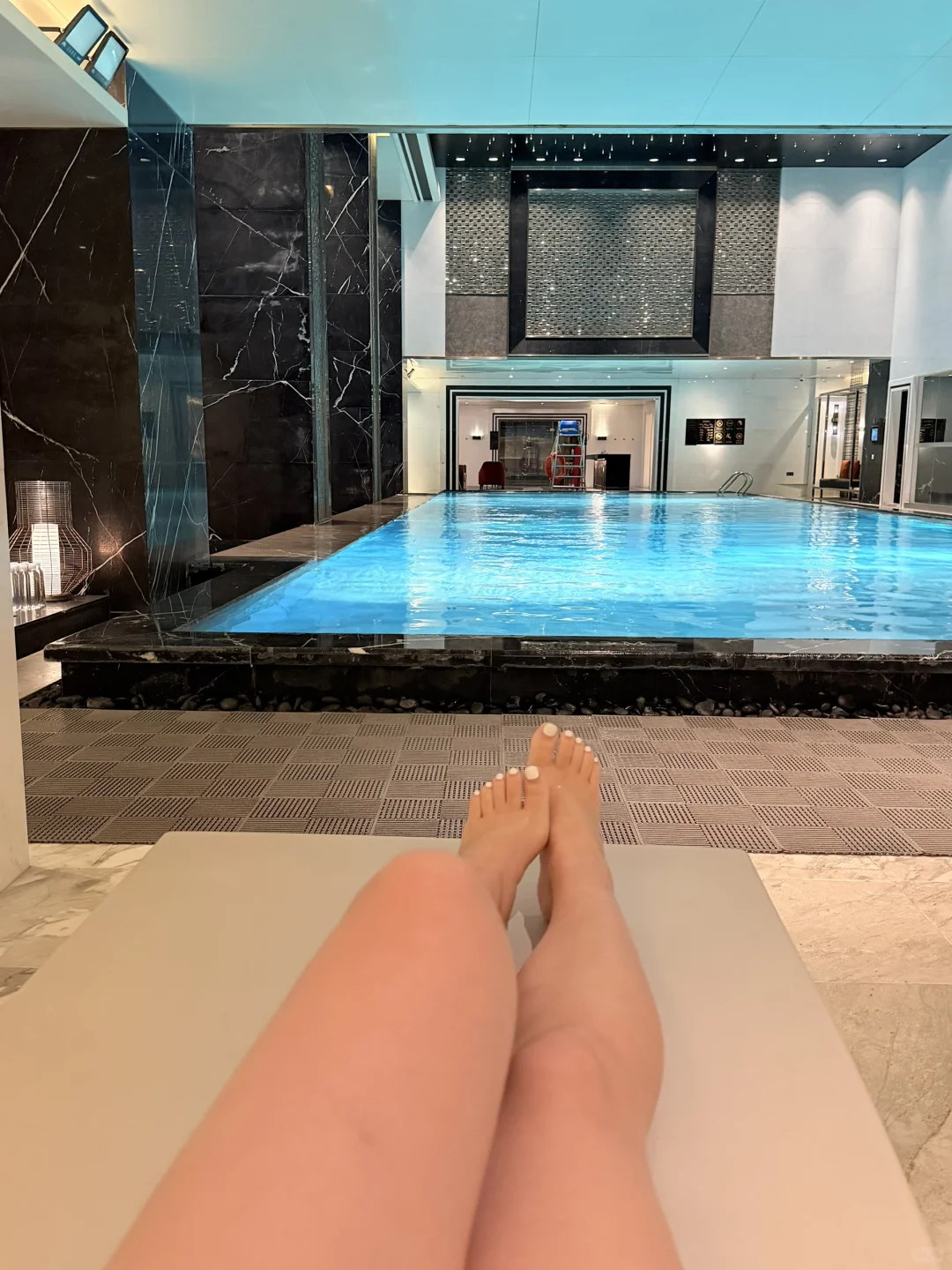 智者不入爱河 但泳池可以🏊‍♀️