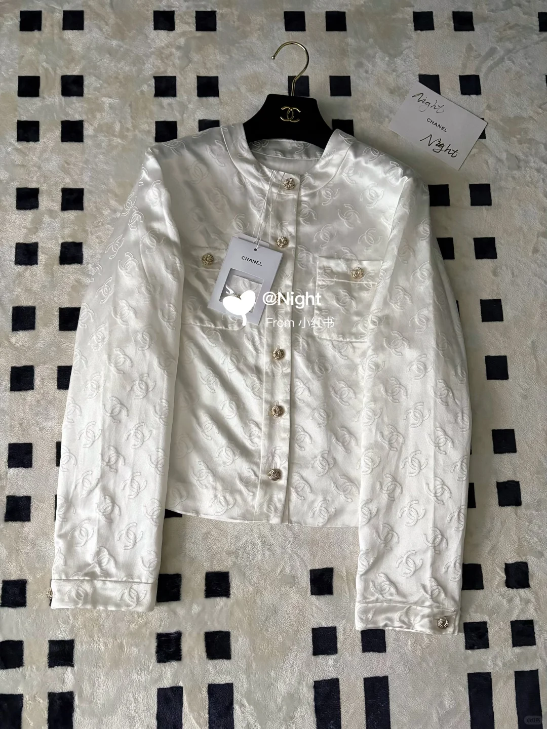 𝑪𝒉𝒂𝒏𝒆𝒍 25A 白丝真丝浮雕外套🤍🤍🤍