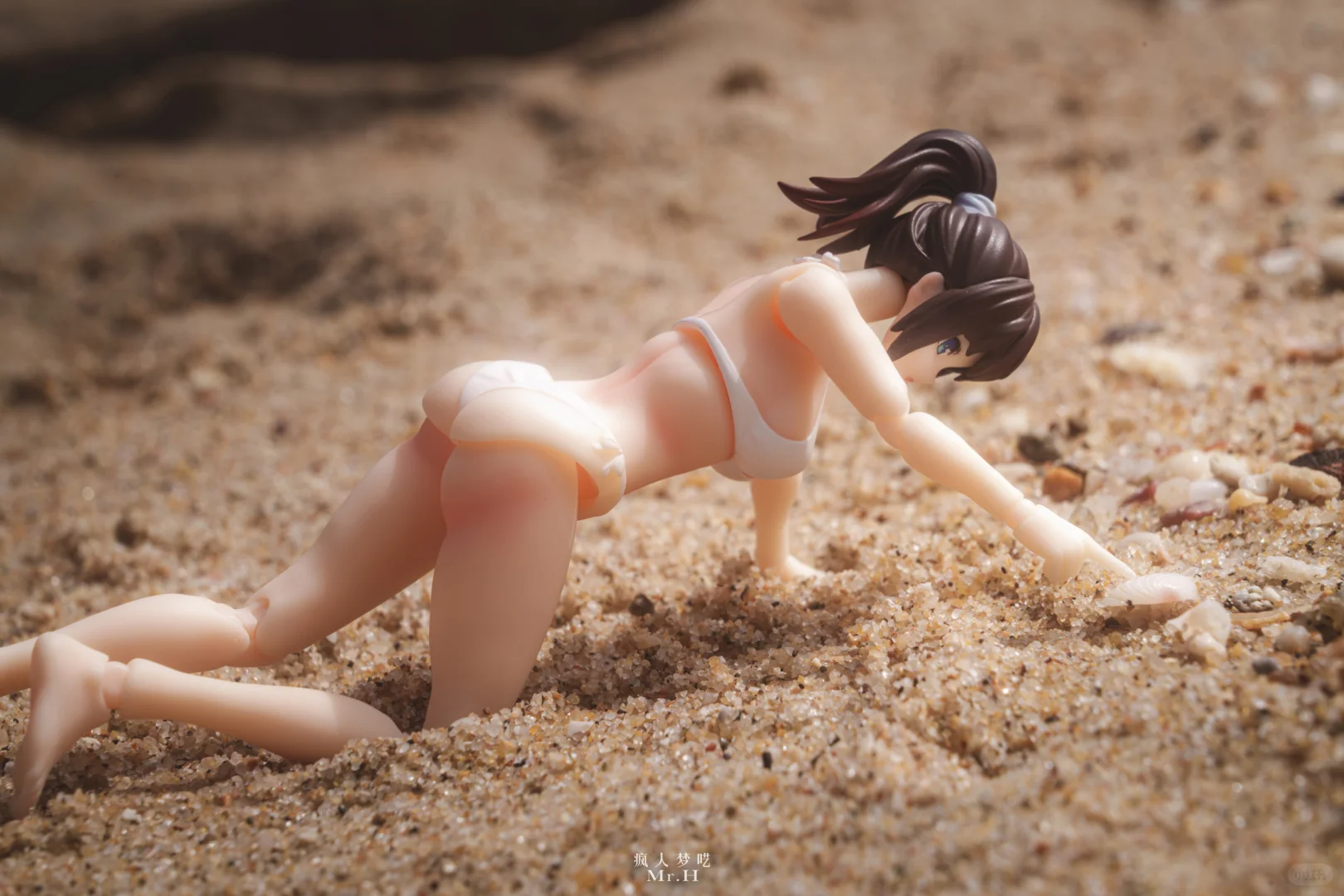 为了抓住夏天的尾巴，玩具差点被浪冲走😭