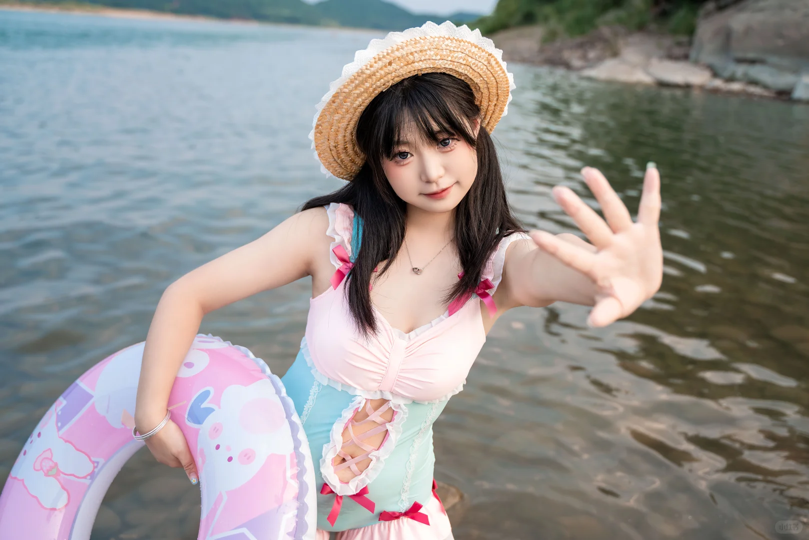 因为没请摄影吃小酥肉被拉去拍泳装