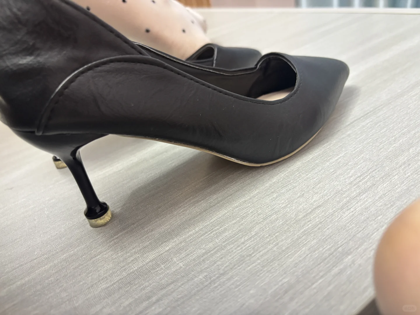 白丝黑高跟 能不能拿捏瓦学弟