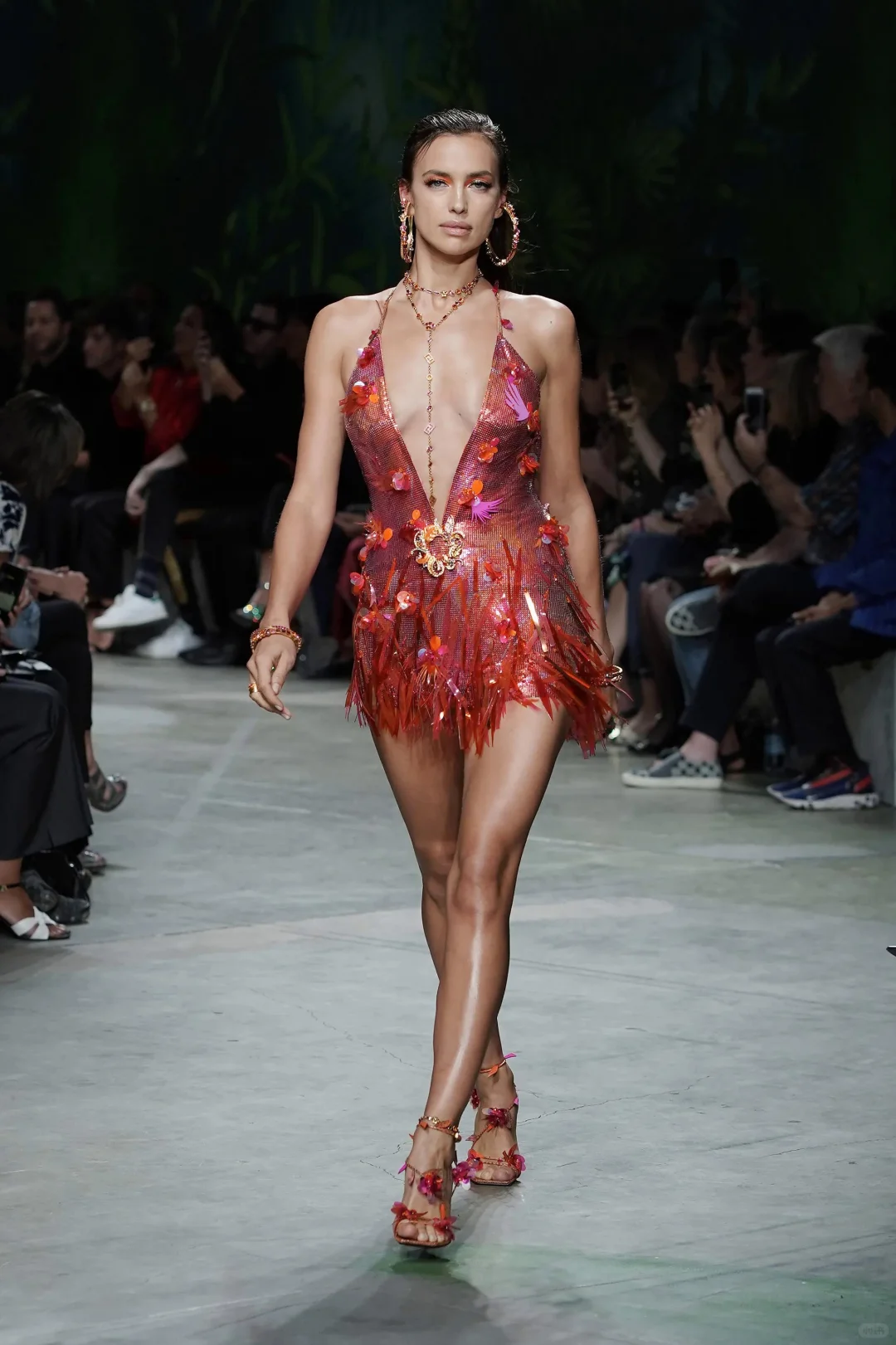 用时尚疗愈破碎的心：女神经典复仇礼服盘点