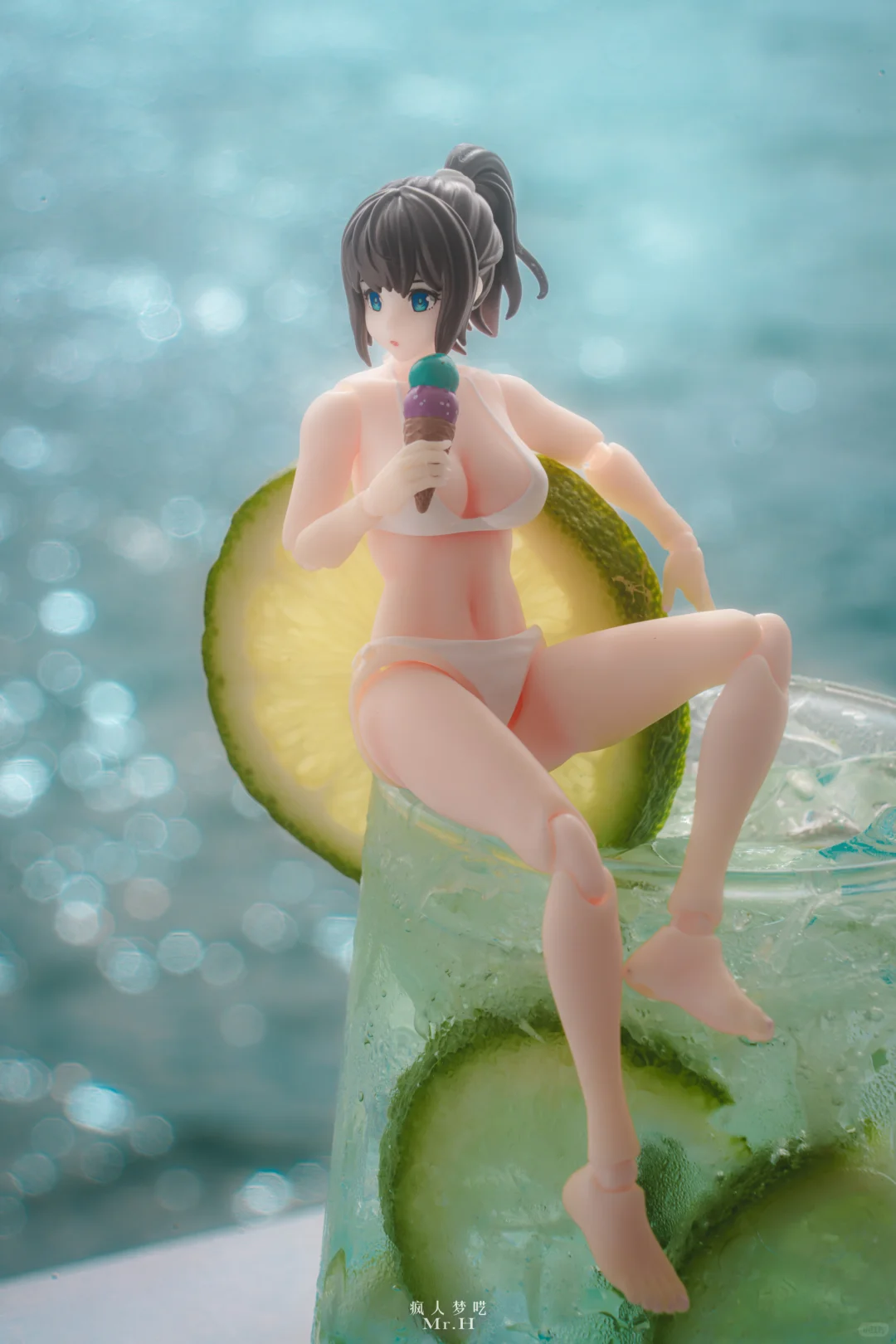 为了抓住夏天的尾巴，玩具差点被浪冲走😭