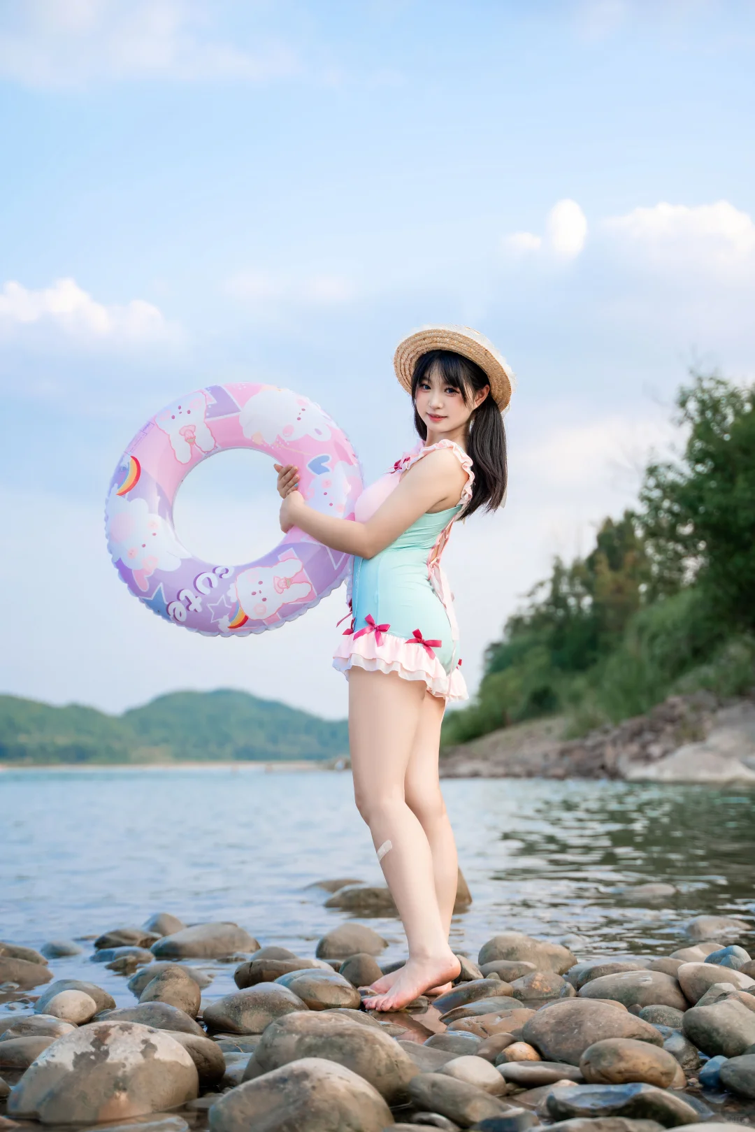 因为没请摄影吃小酥肉被拉去拍泳装