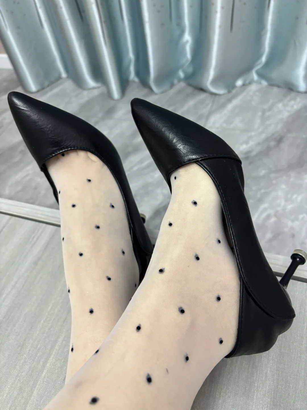 白丝黑高跟 能不能拿捏瓦学弟