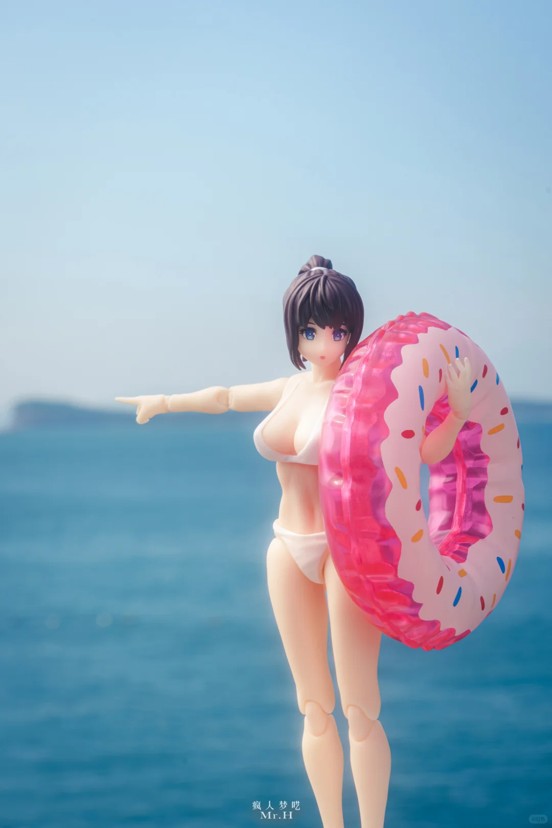 为了抓住夏天的尾巴，玩具差点被浪冲走😭