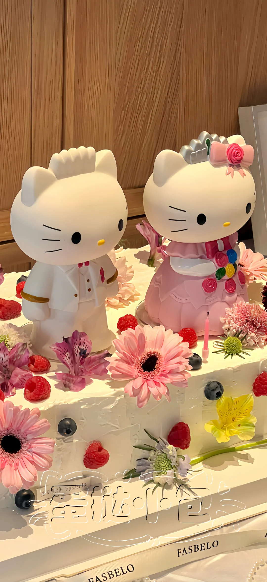 𝙎𝙃𝘼𝙍𝙀锁屏壁纸