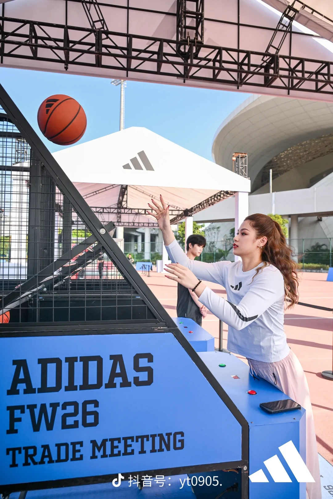 泳女放假干什么