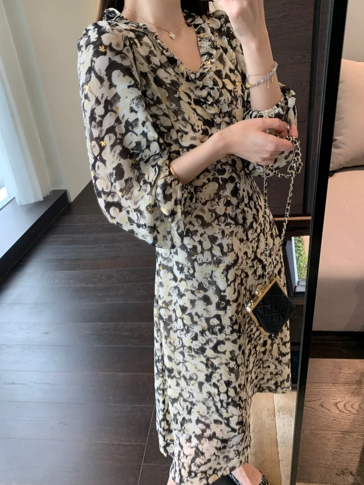 微妙勾勒出姣好的身材曲线哪个女生能够拒绝