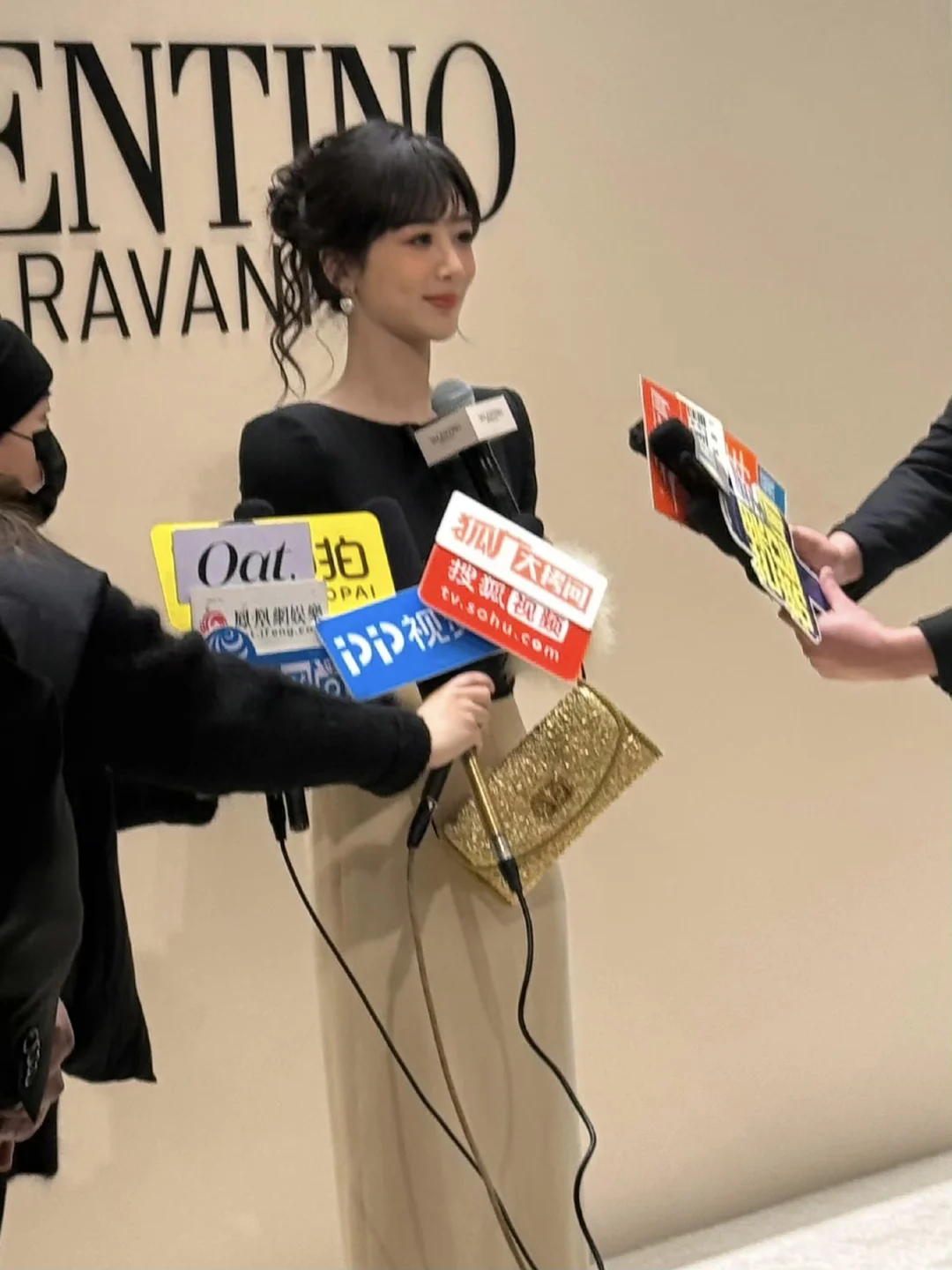 竟然才发现杨紫的脖子好修长