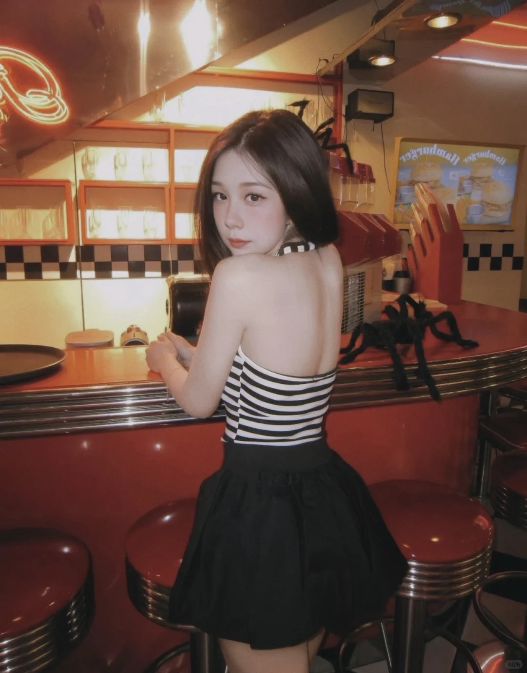 存一组千禧感拍照姿势٩(´︶`)(´︶`)۶