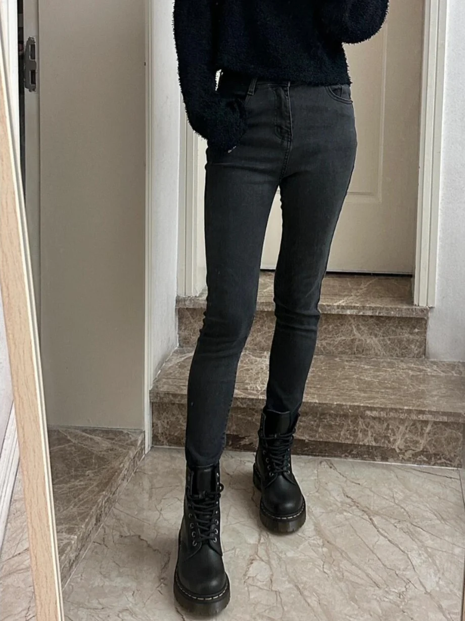 好想把小脚裤焊在腿上