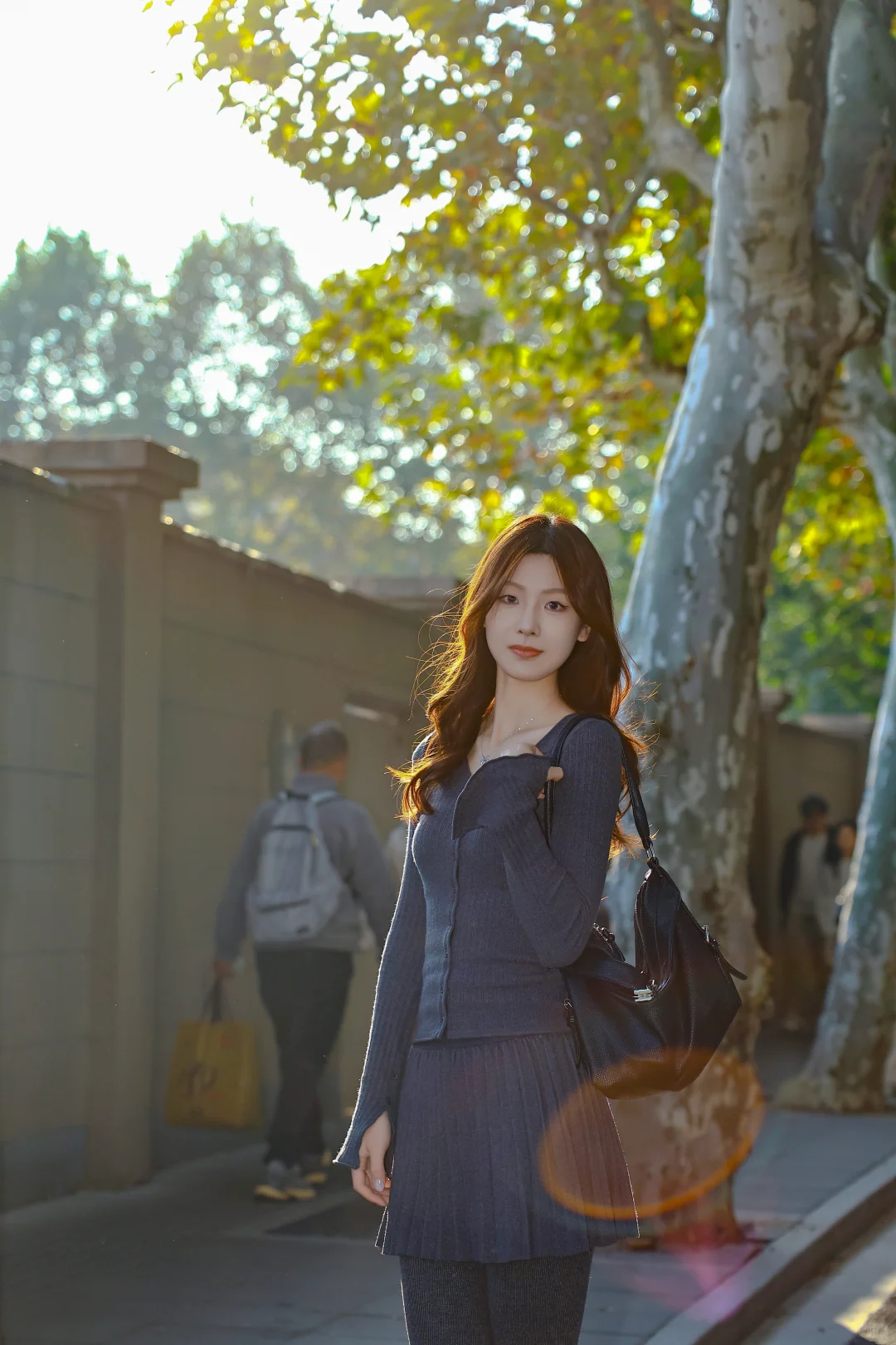 街边掠影，自然甜美的灵动少女~