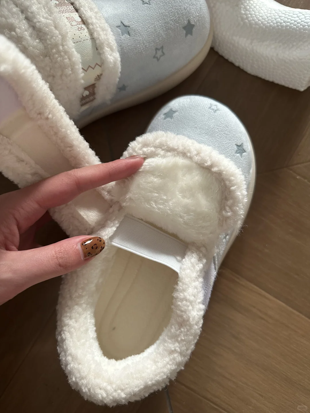新鲜出炉的费尔岛🐰蓝色小面包棉鞋～～