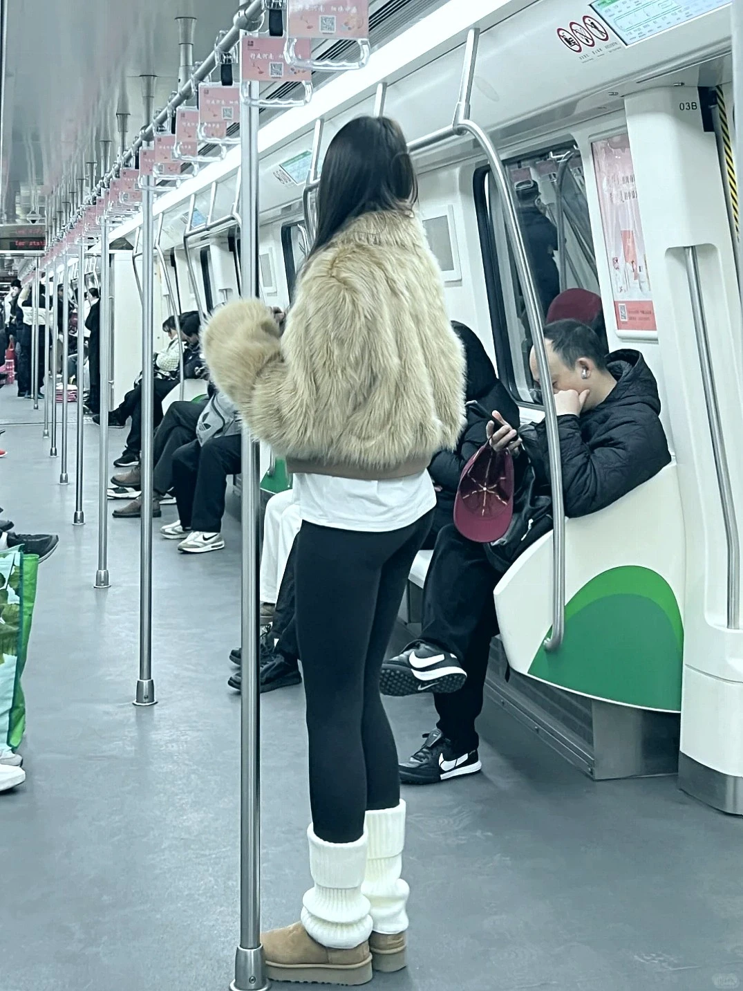 天呐！现在女生都爱穿这种瑜伽裤吗？