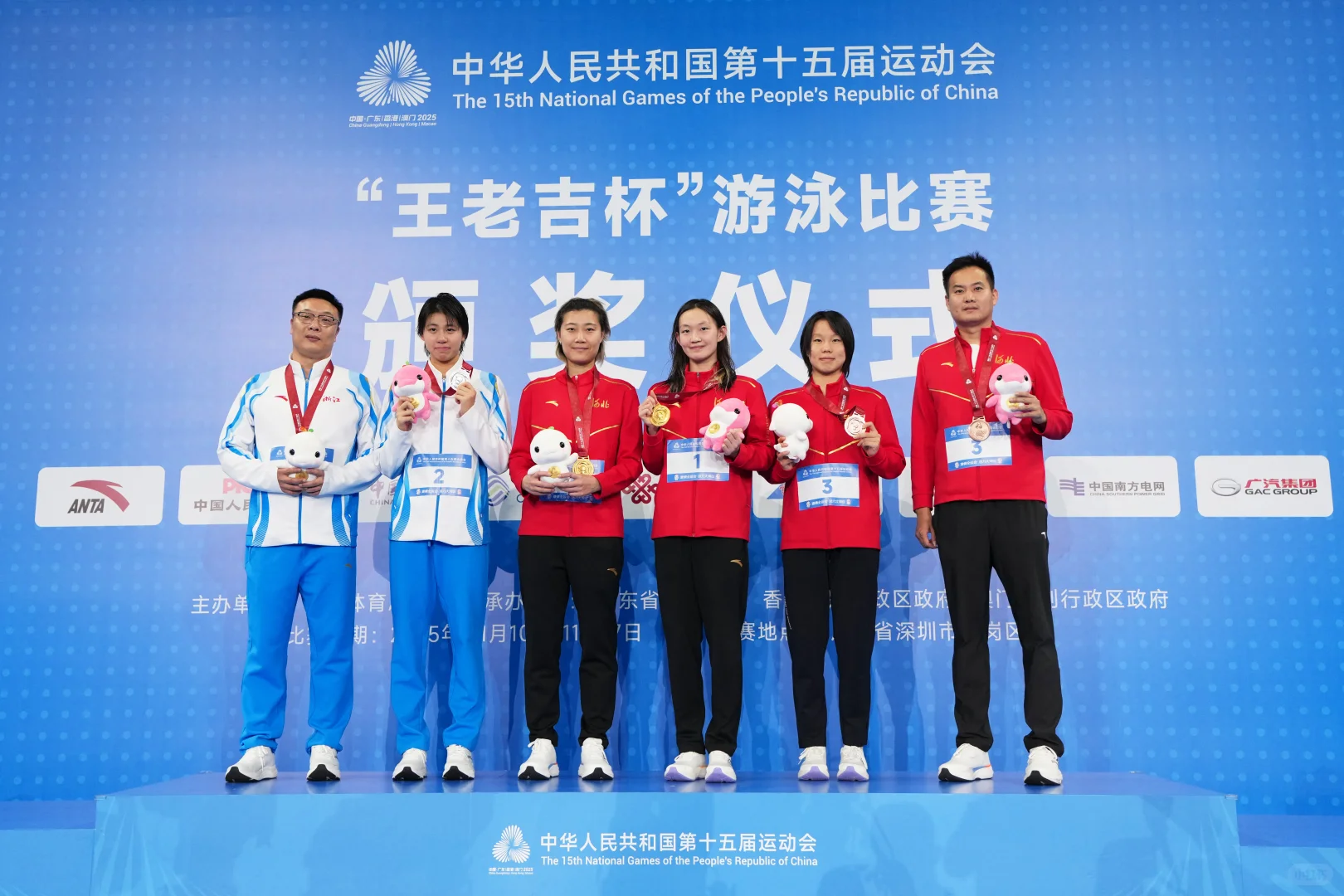 女800自金牌李冰洁 银牌毛奕菡 铜牌高唯中