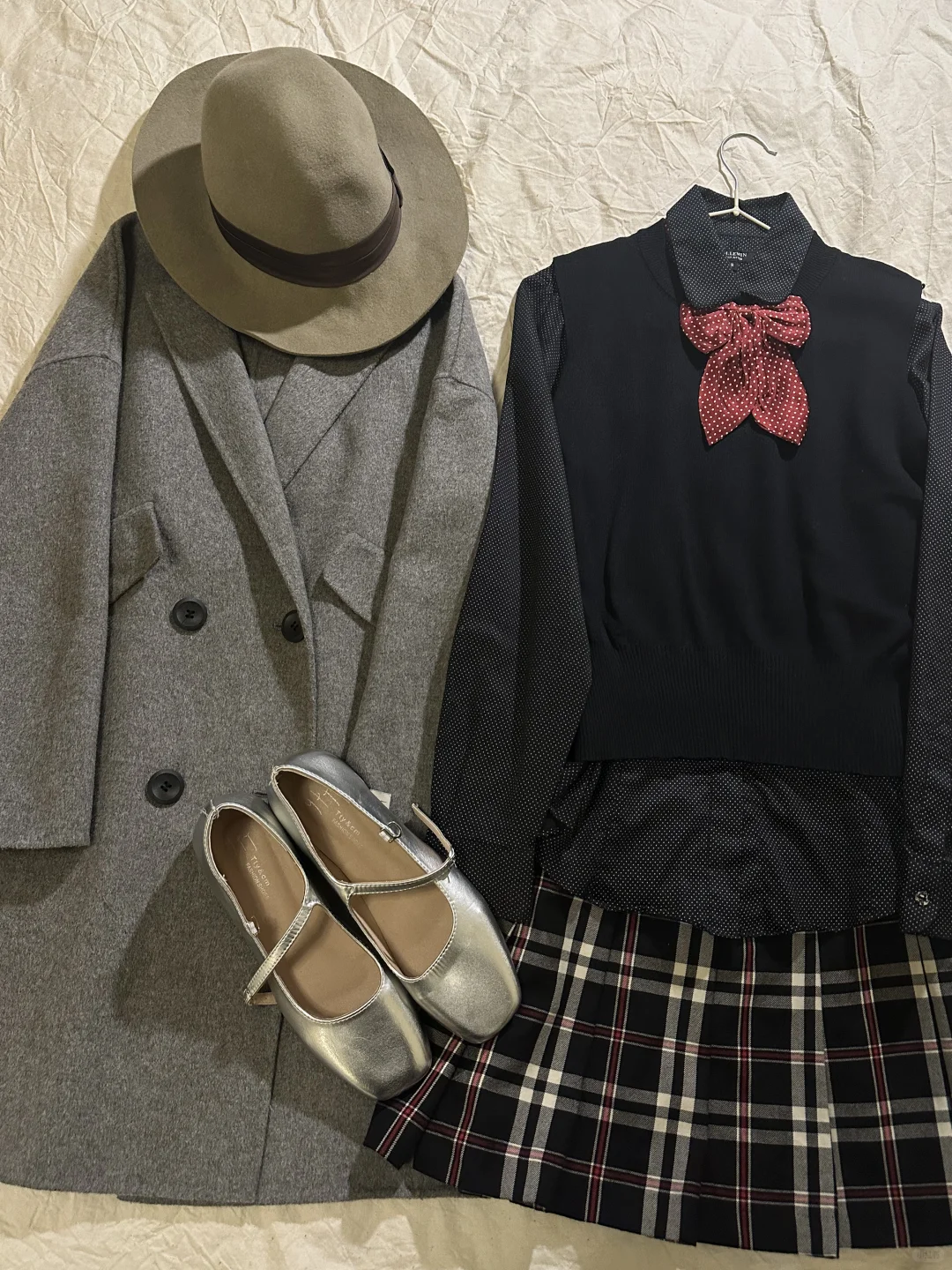 邵和古早感穿搭