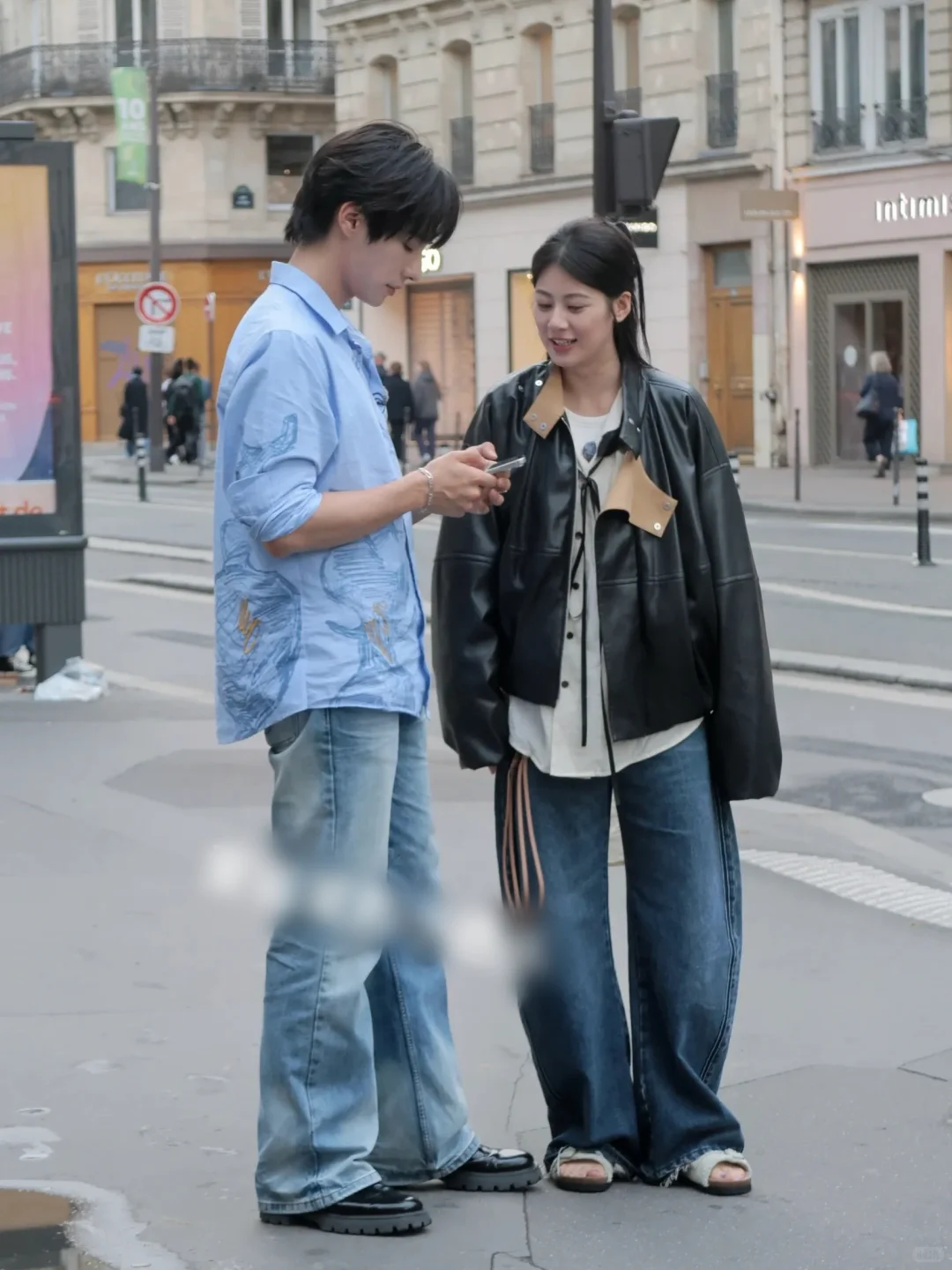 巴黎街头偶遇赵昭仪！妹宝这一身好Boxyfit~