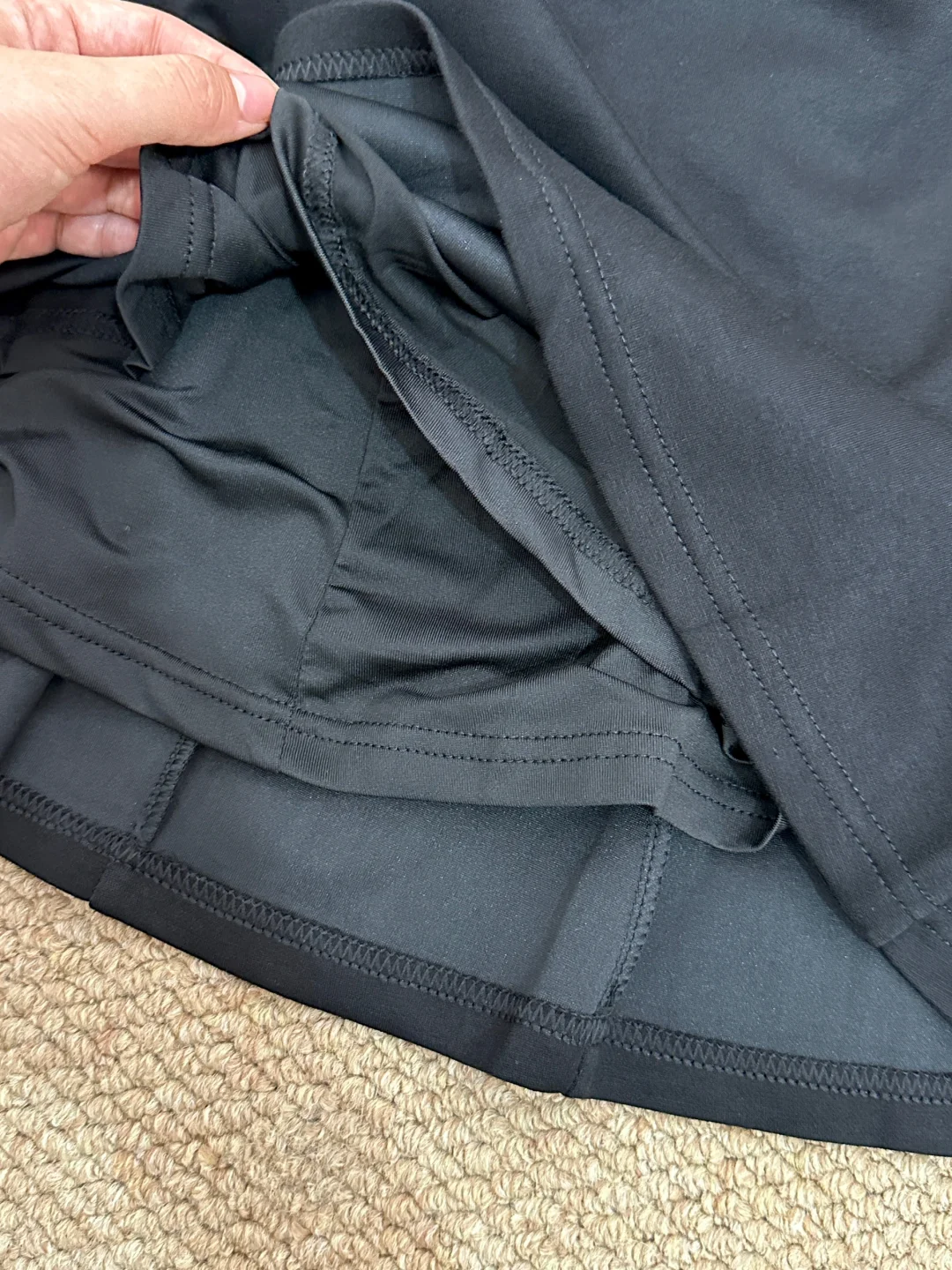 质感超好！！！才24r😱炒显身材的掐腰小黑裙