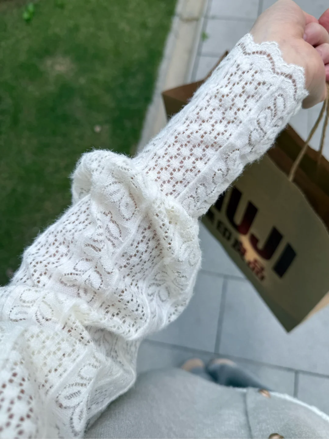 啊啊啊！这件蕾丝打底衫真的绝了……巨显贵！！！