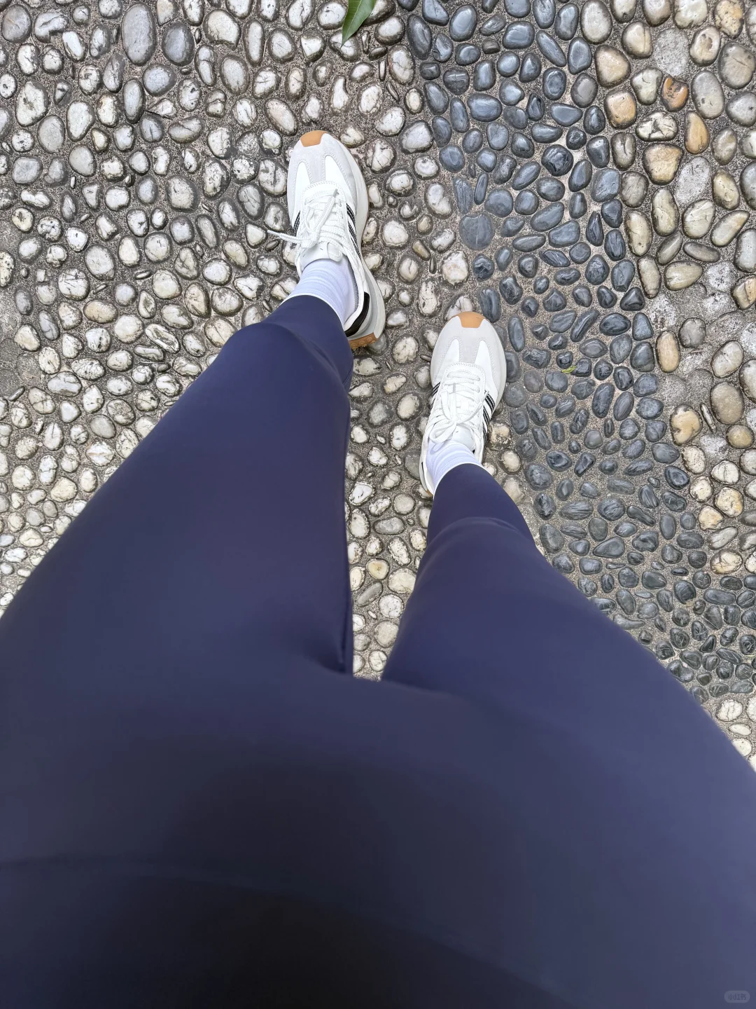 救命啊❗️这条藏青瑜伽裤显瘦又有颜🤩