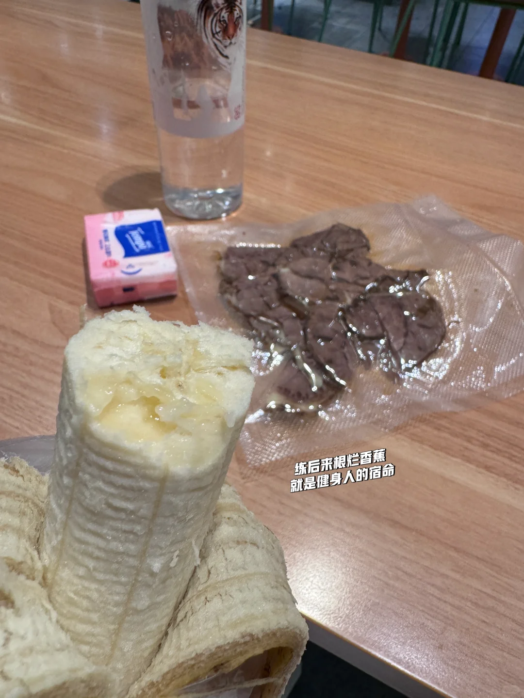 白色绝对的显臀