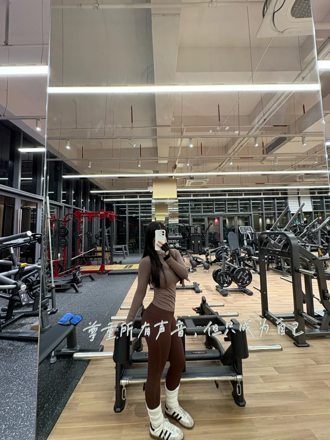 深咖瑜伽服直接焊在身上！秋冬健身太香了