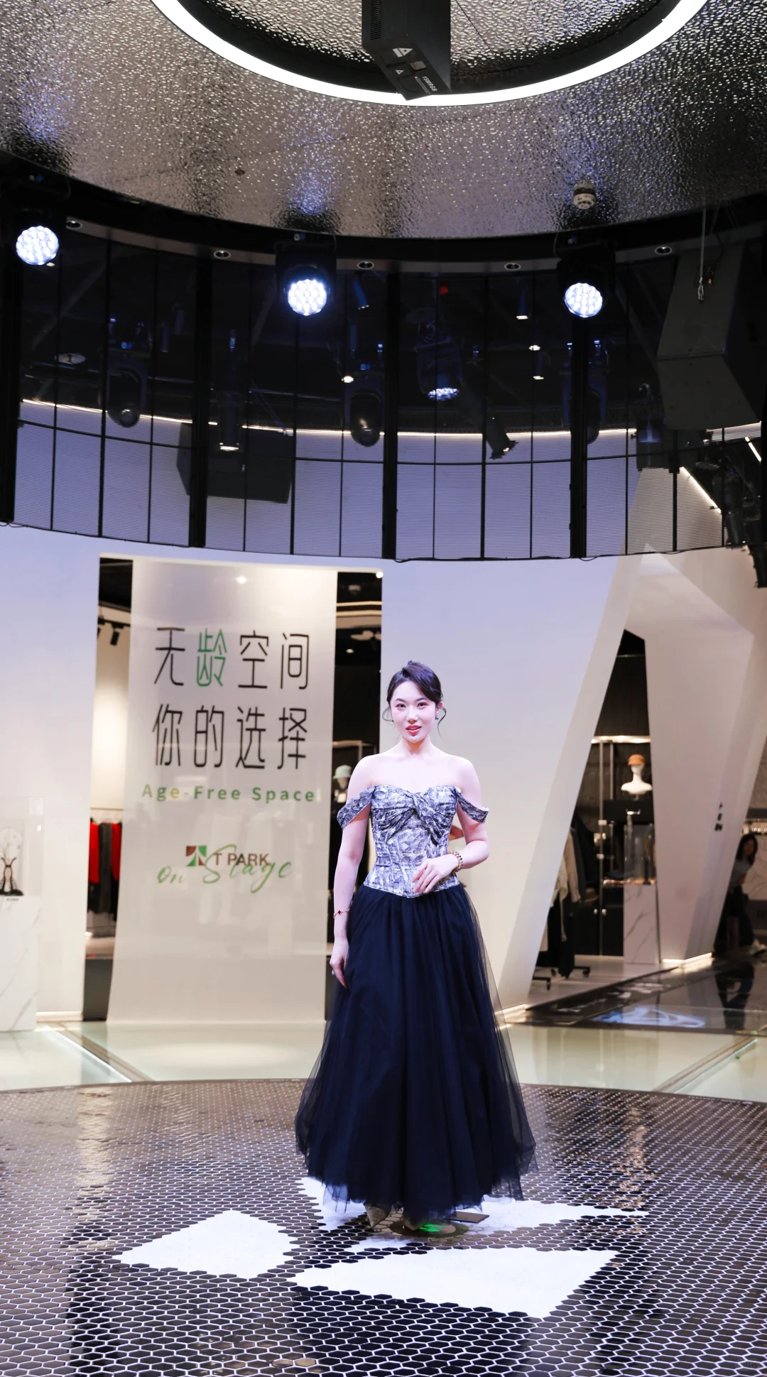 这一次，她真的发光了✨