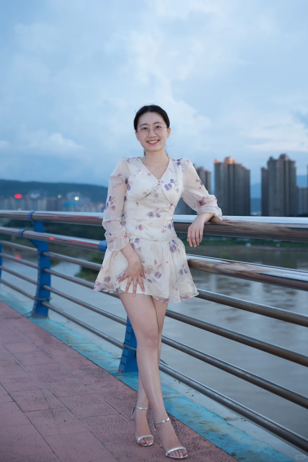 我在桥上等风来☔️