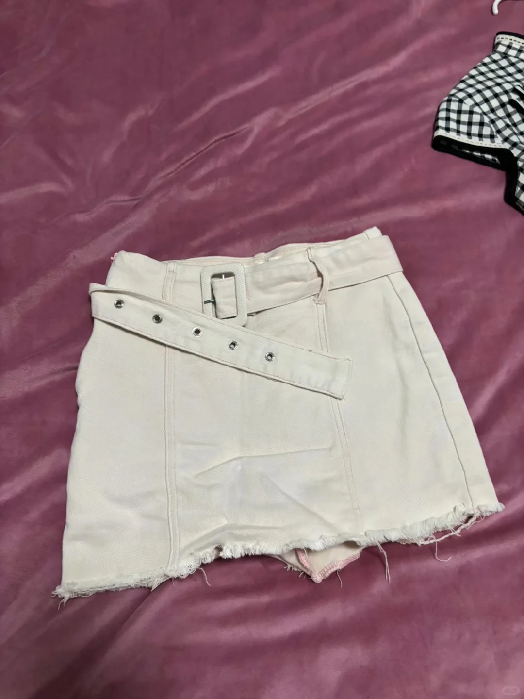 出闲置，裙子60包臀裙，里面是裤子，不会漏屁